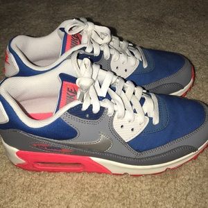 Nike AirMac size 5.5y gently worn
